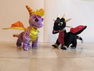Spyro_and_Cynder_plushies_by_Possum.jpg