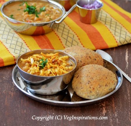 Misal Pav- Sprouted White peas curry with bread