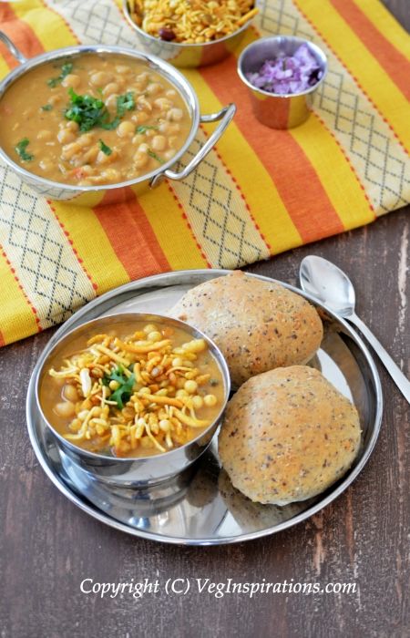 Sprouted white peas Misal Pav-White peas curry with Indian bread