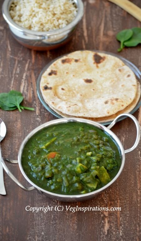 Aloo Palak Curry (Baked potato in spinach gravy curry)