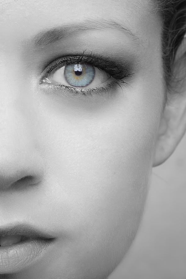 IMAGE: http://i904.photobucket.com/albums/ac246/bacovuikie/VeraOoggekleurd1van1.jpg