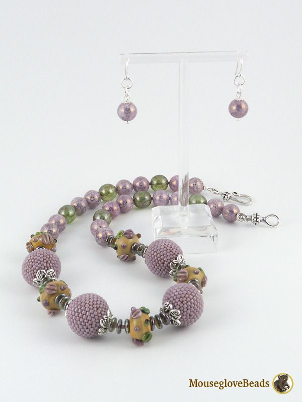 Колье №30. Лаванда. http://mouseglovebeads.livejournal.com/